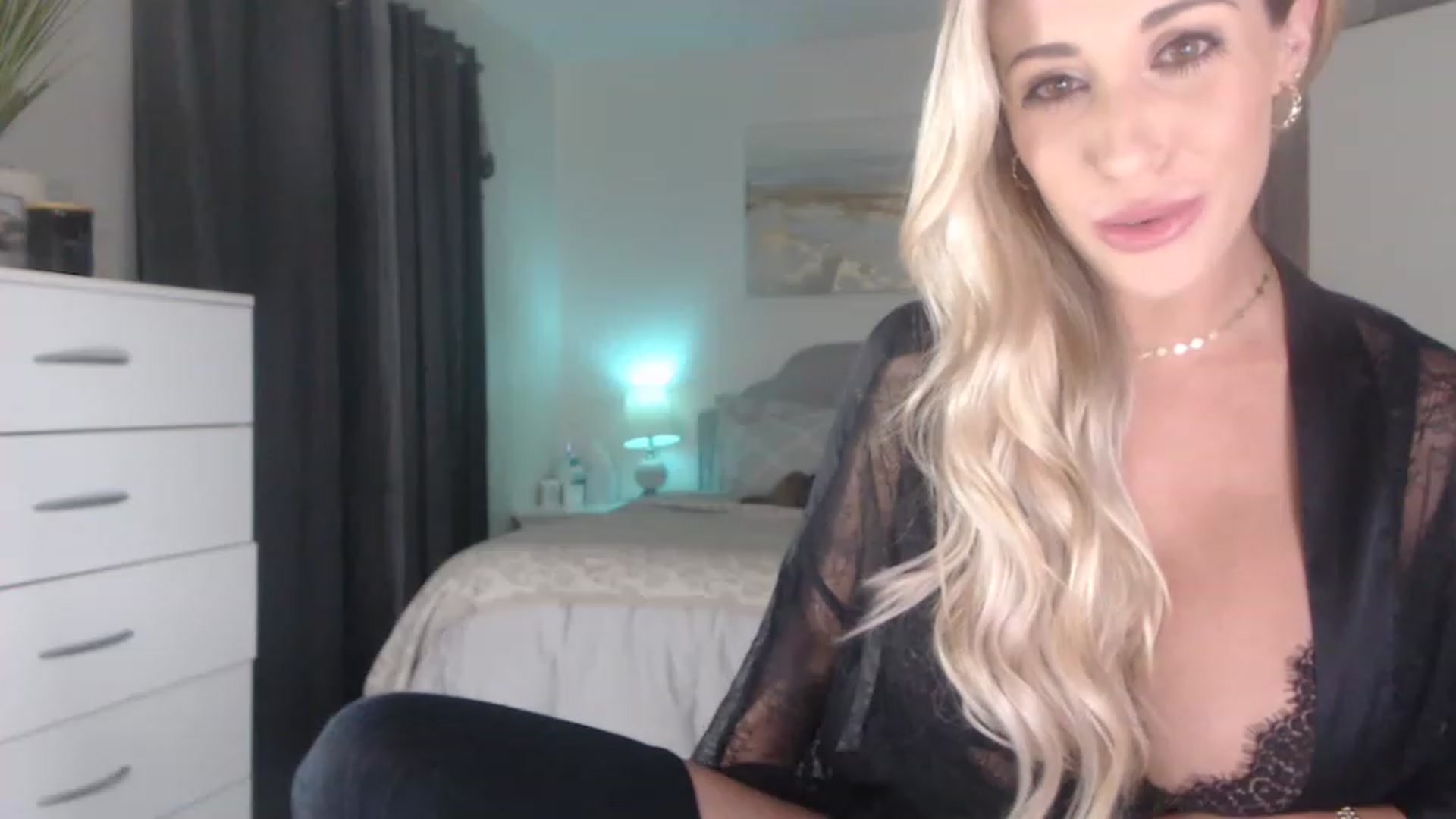 Gallery image thumbnail from Queen_bambii's myfreecams stream on, 12/11/2022, 09:41 image 9 of 20