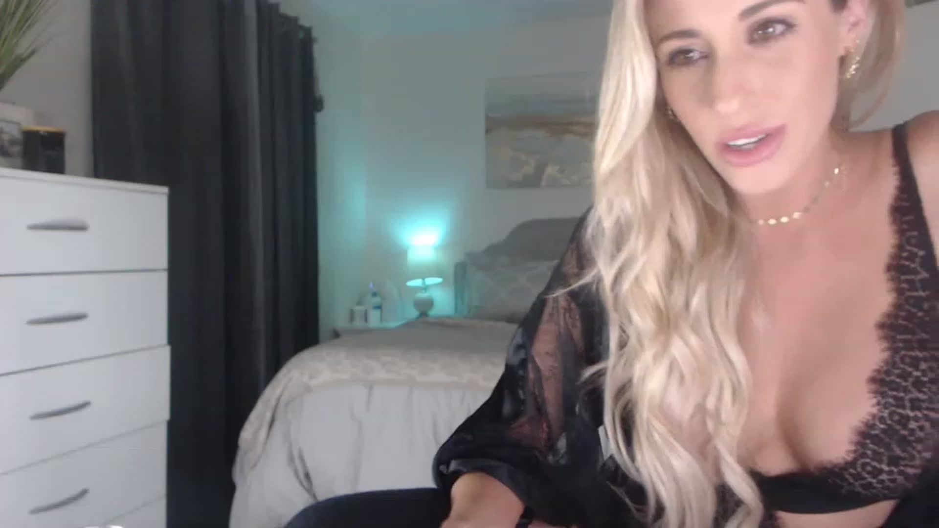 Gallery image thumbnail from Queen_bambii's myfreecams stream on, 12/11/2022, 09:41 image 12 of 20