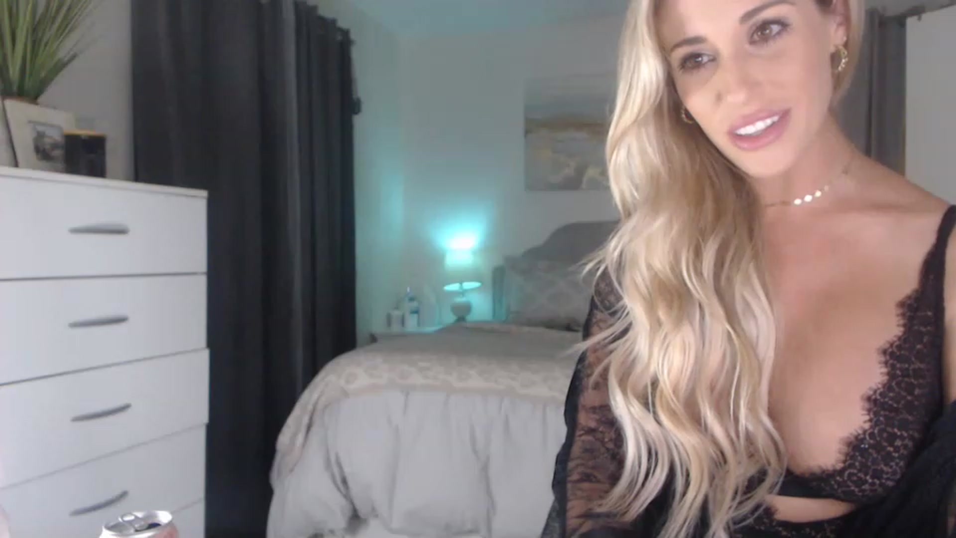 Gallery image thumbnail from Queen_bambii's myfreecams stream on, 12/11/2022, 09:41 image 13 of 20