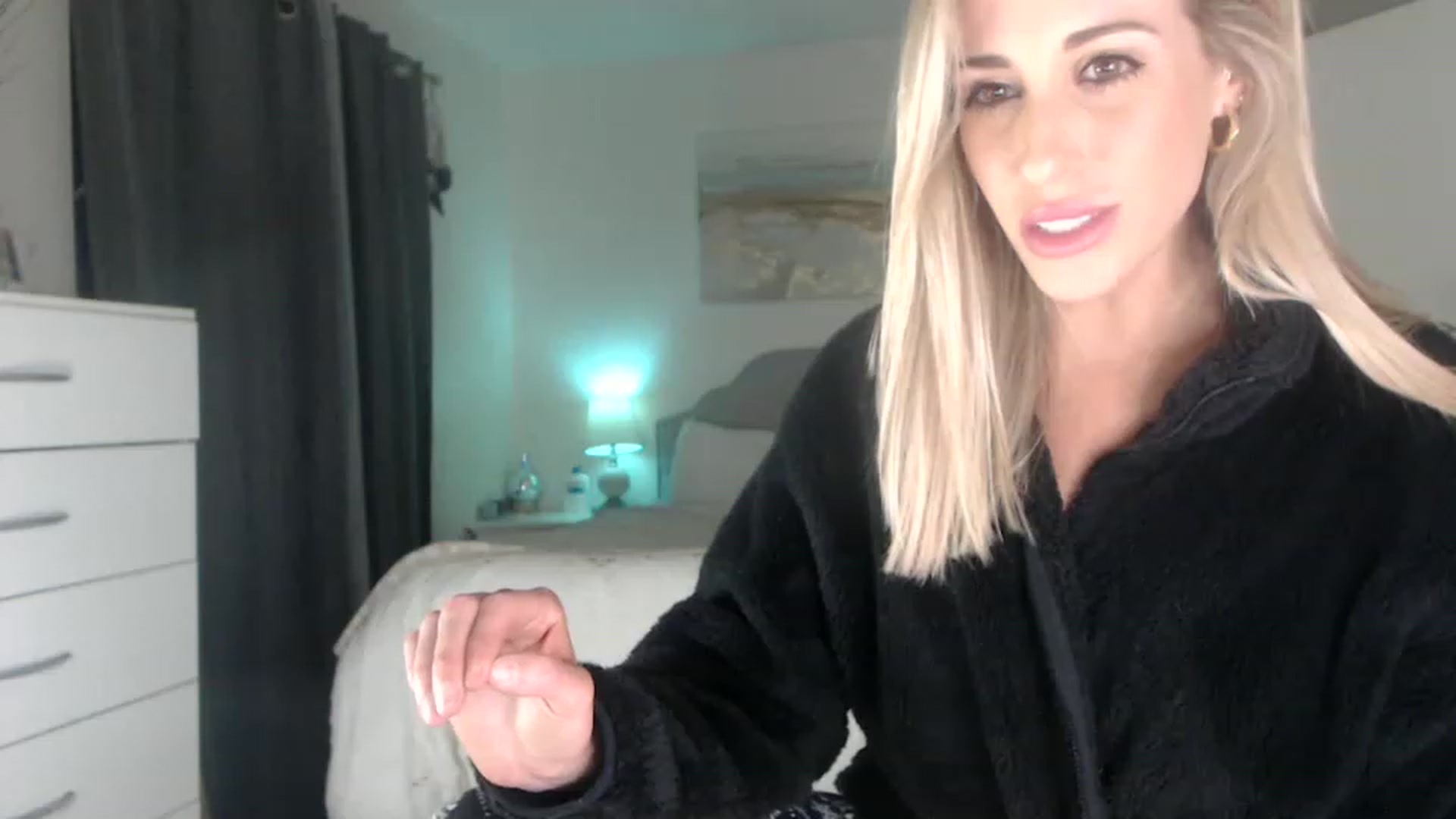Gallery image thumbnail from Queen_bambii's myfreecams stream on, 12/22/2022, 07:40 image 19 of 20