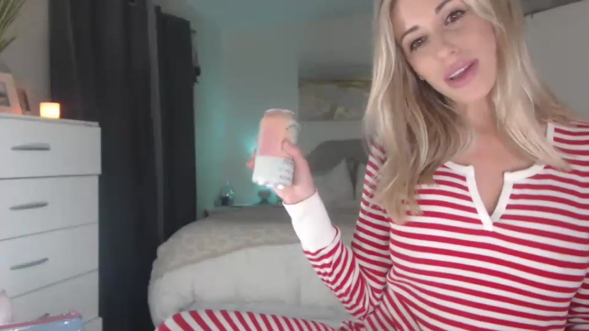 Gallery image thumbnail from Queen_bambii's myfreecams stream on, 12/24/2022, 08:37 image 19 of 20
