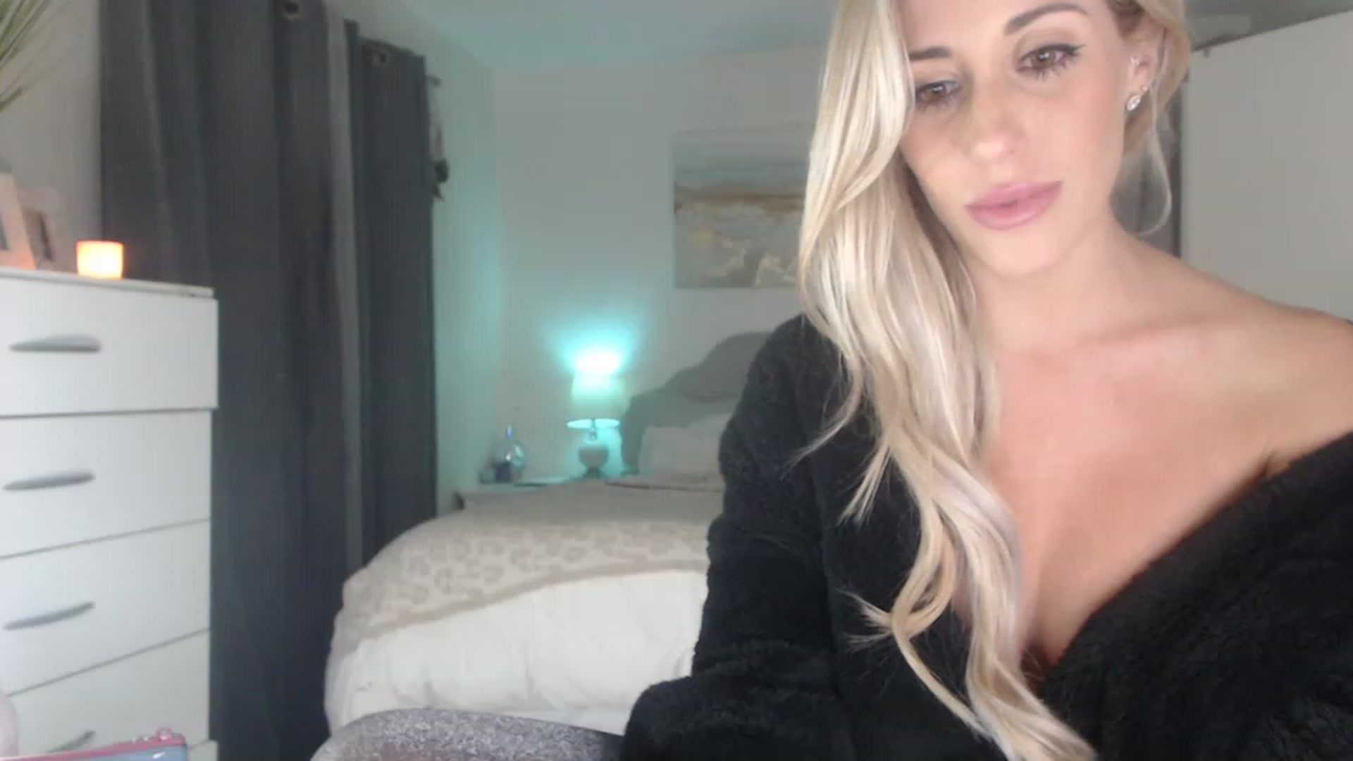Gallery image thumbnail from Queen_bambii's myfreecams stream on, 12/24/2022, 08:37 image 16 of 20