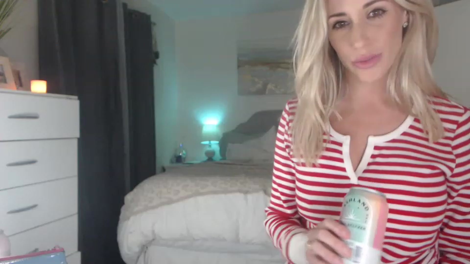 Gallery image thumbnail from Queen_bambii's myfreecams stream on, 12/24/2022, 08:37 image 20 of 20