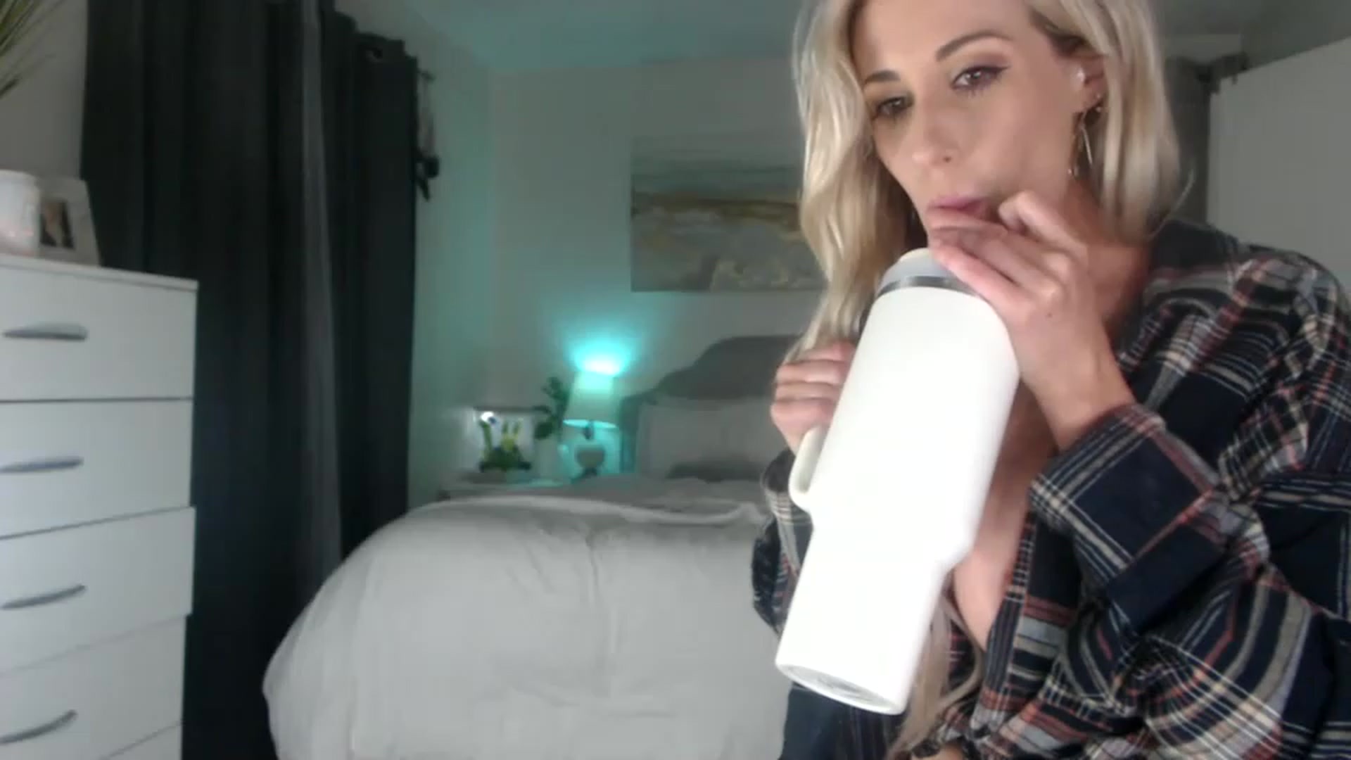 Gallery image thumbnail from Queen_bambii's myfreecams stream on, 01/06/2023, 08:33 image 2 of 20