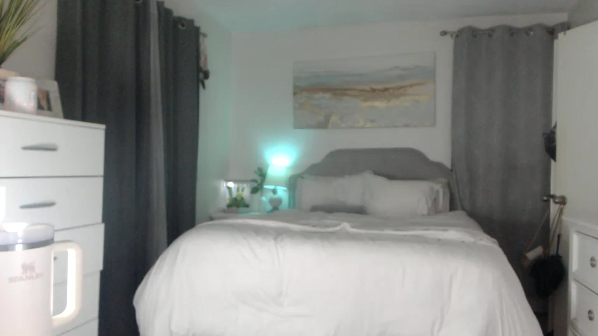 Gallery image thumbnail from Queen_bambii's myfreecams stream on, 01/06/2023, 08:33 image 6 of 20