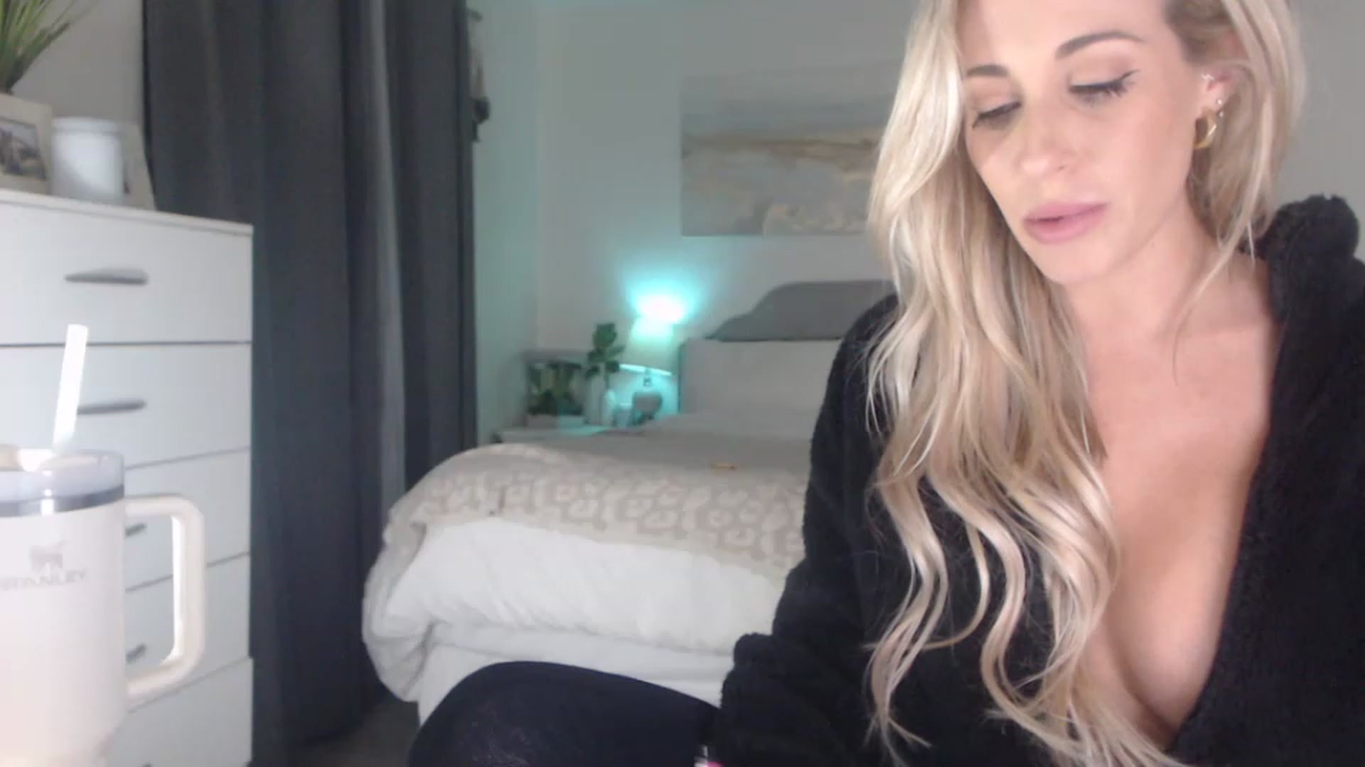 Gallery image thumbnail from Queen_bambii's myfreecams stream on, 01/16/2023, 08:34 image 11 of 20