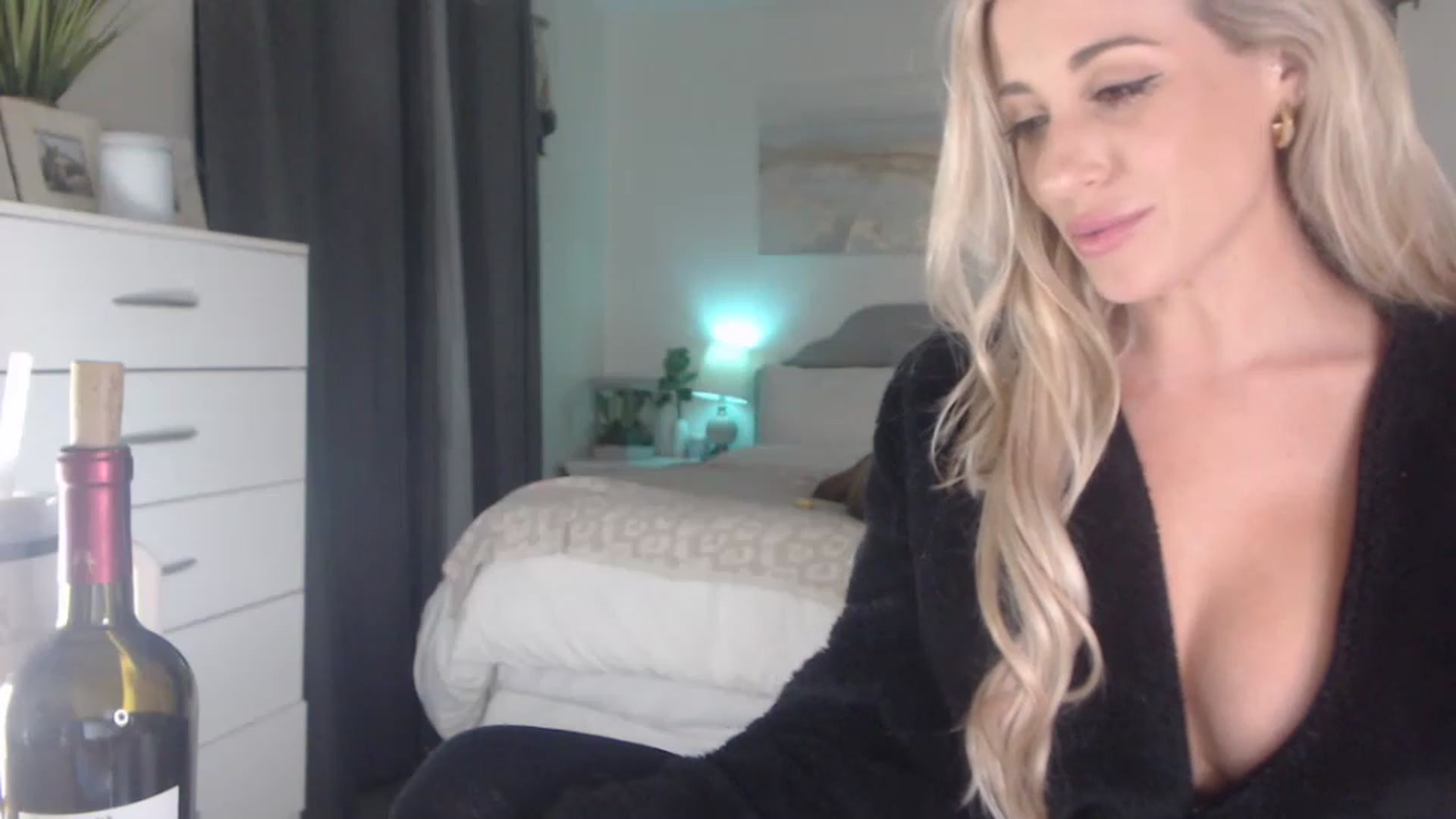 Gallery image thumbnail from Queen_bambii's myfreecams stream on, 01/16/2023, 08:34 image 16 of 20