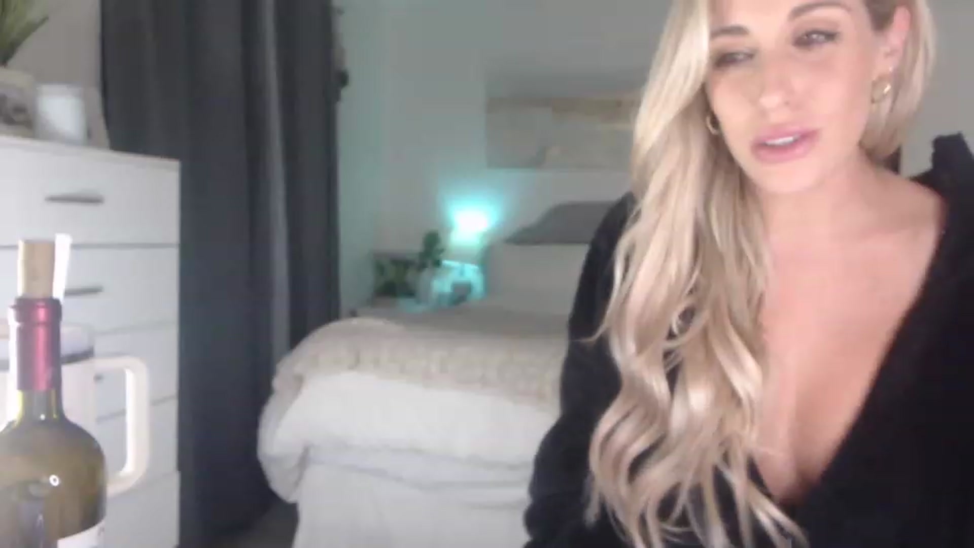 Gallery image thumbnail from Queen_bambii's myfreecams stream on, 01/16/2023, 08:34 image 13 of 20