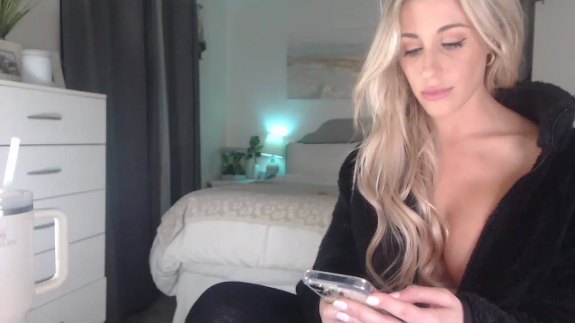 Gallery image thumbnail from Queen_bambii's myfreecams stream on, 01/16/2023, 08:34 image 10 of 20