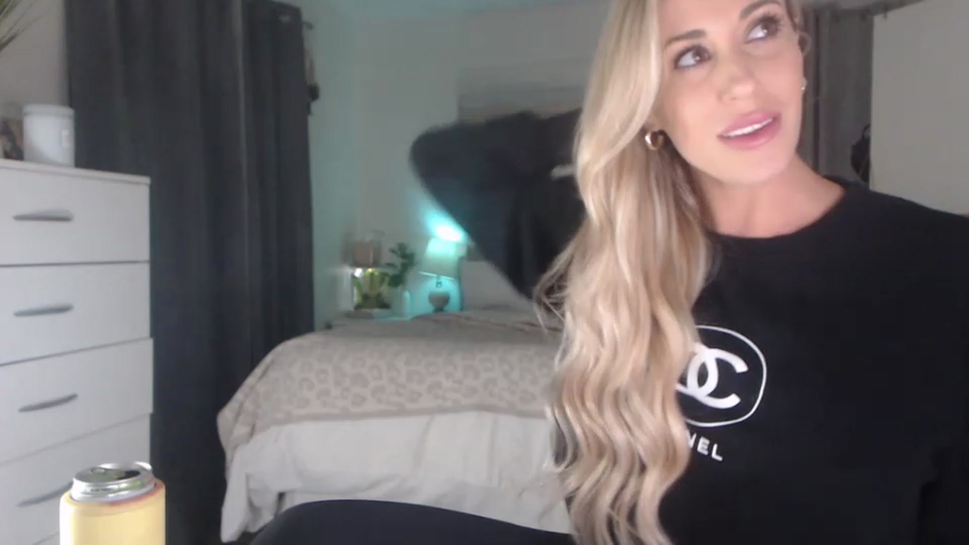 Gallery image thumbnail from Queen_bambii's myfreecams stream on, 01/23/2023, 08:24 image 10 of 20
