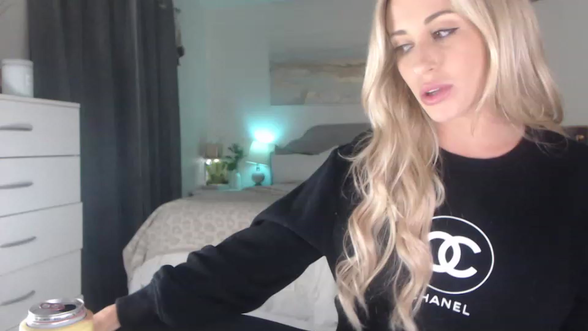 Gallery image thumbnail from Queen_bambii's myfreecams stream on, 01/23/2023, 08:24 image 6 of 20