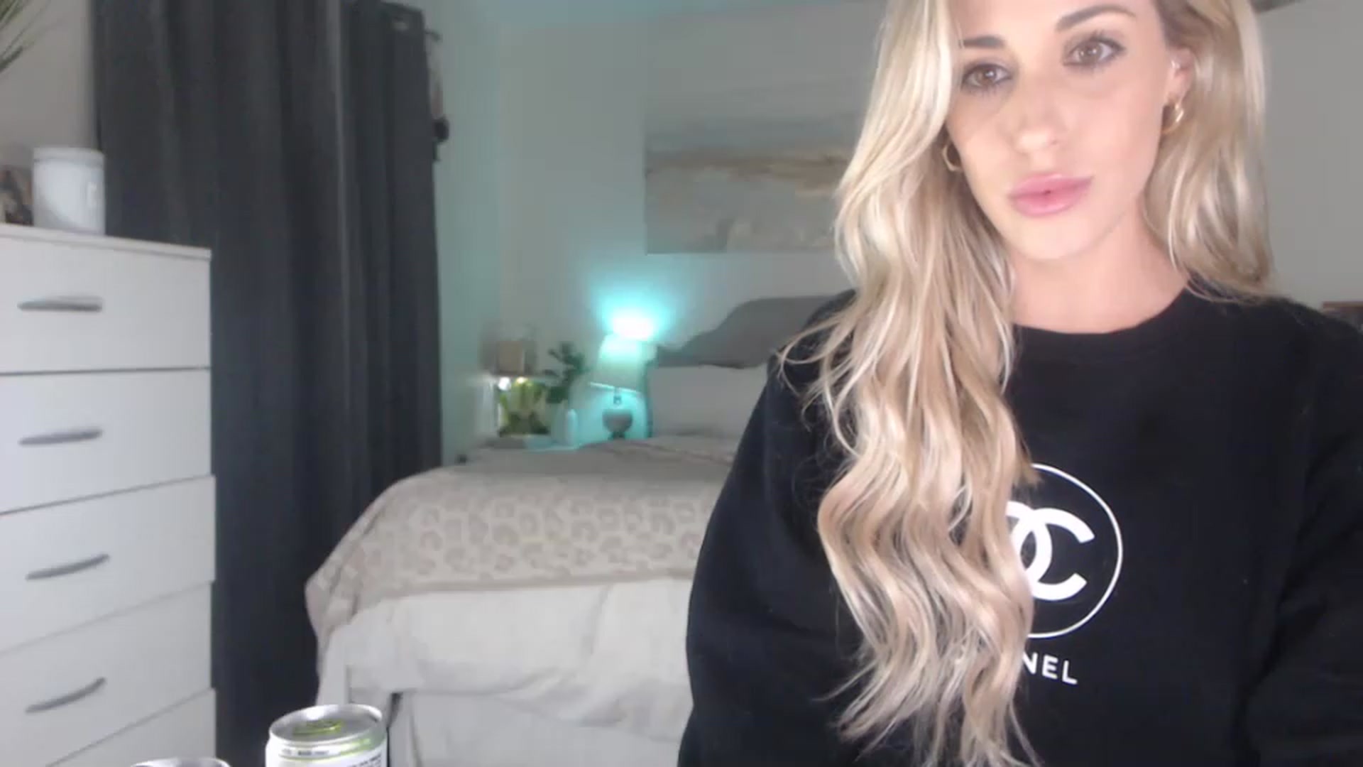 Gallery image thumbnail from Queen_bambii's myfreecams stream on, 01/23/2023, 08:24 image 9 of 20