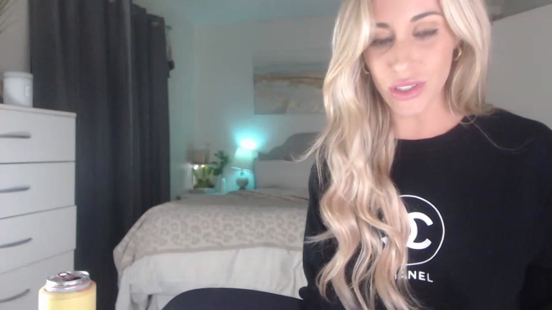 Gallery image thumbnail from Queen_bambii's myfreecams stream on, 01/23/2023, 08:24 image 16 of 20