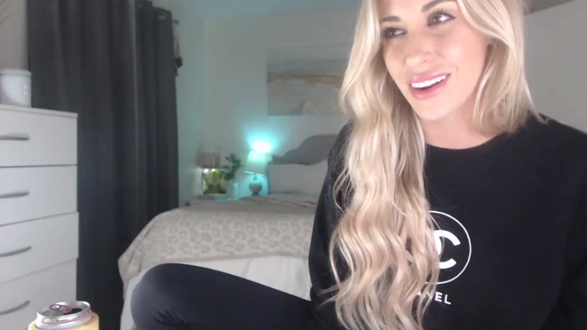 Gallery image thumbnail from Queen_bambii's myfreecams stream on, 01/23/2023, 08:24 image 17 of 20