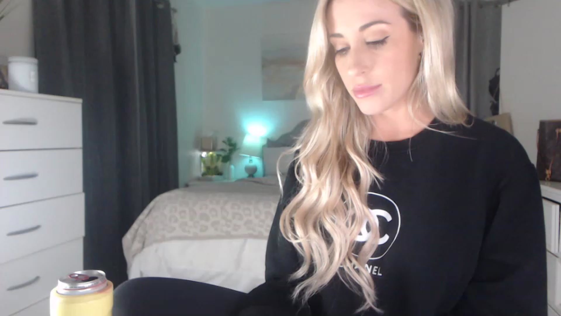 Gallery image thumbnail from Queen_bambii's myfreecams stream on, 01/23/2023, 08:24 image 3 of 20