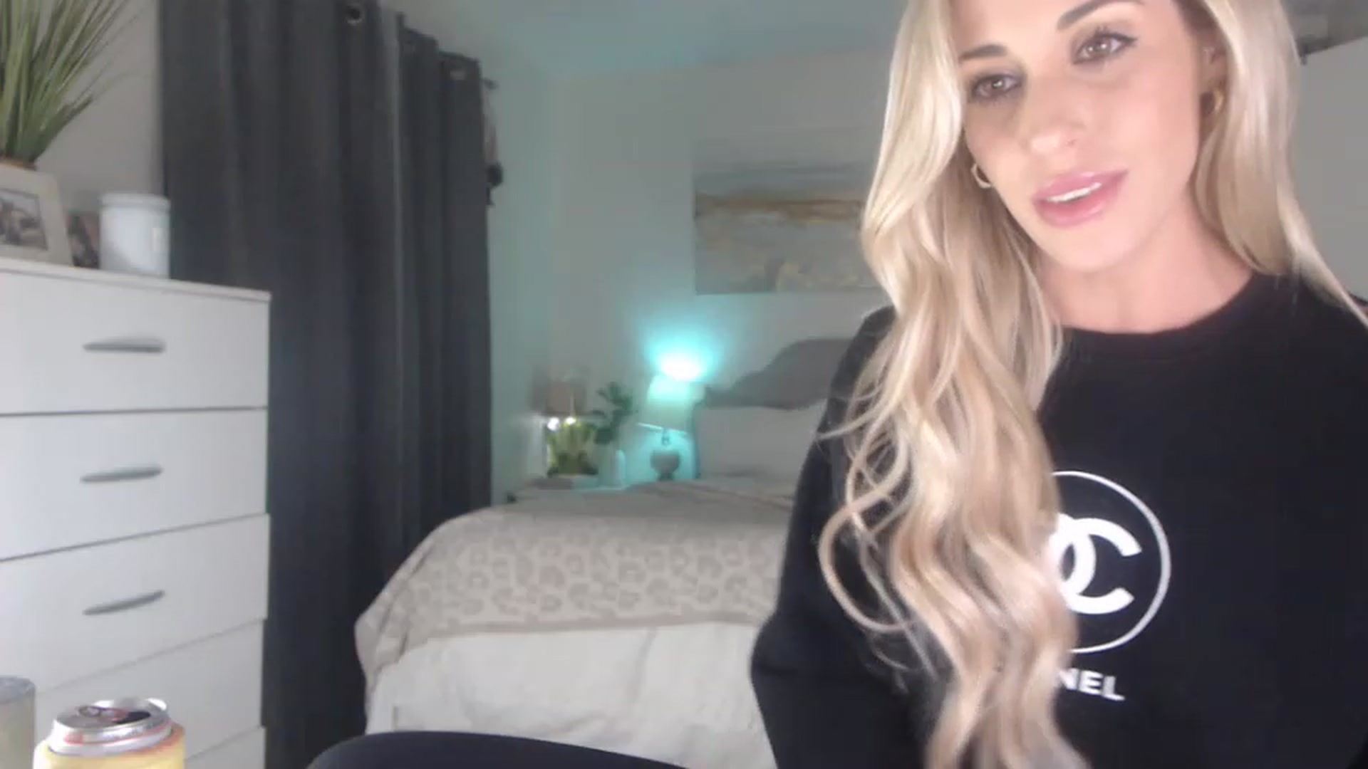 Gallery image thumbnail from Queen_bambii's myfreecams stream on, 01/23/2023, 08:24 image 14 of 20