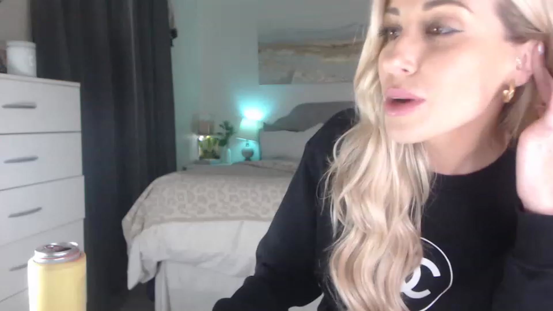 Gallery image thumbnail from Queen_bambii's myfreecams stream on, 01/23/2023, 08:24 image 2 of 20