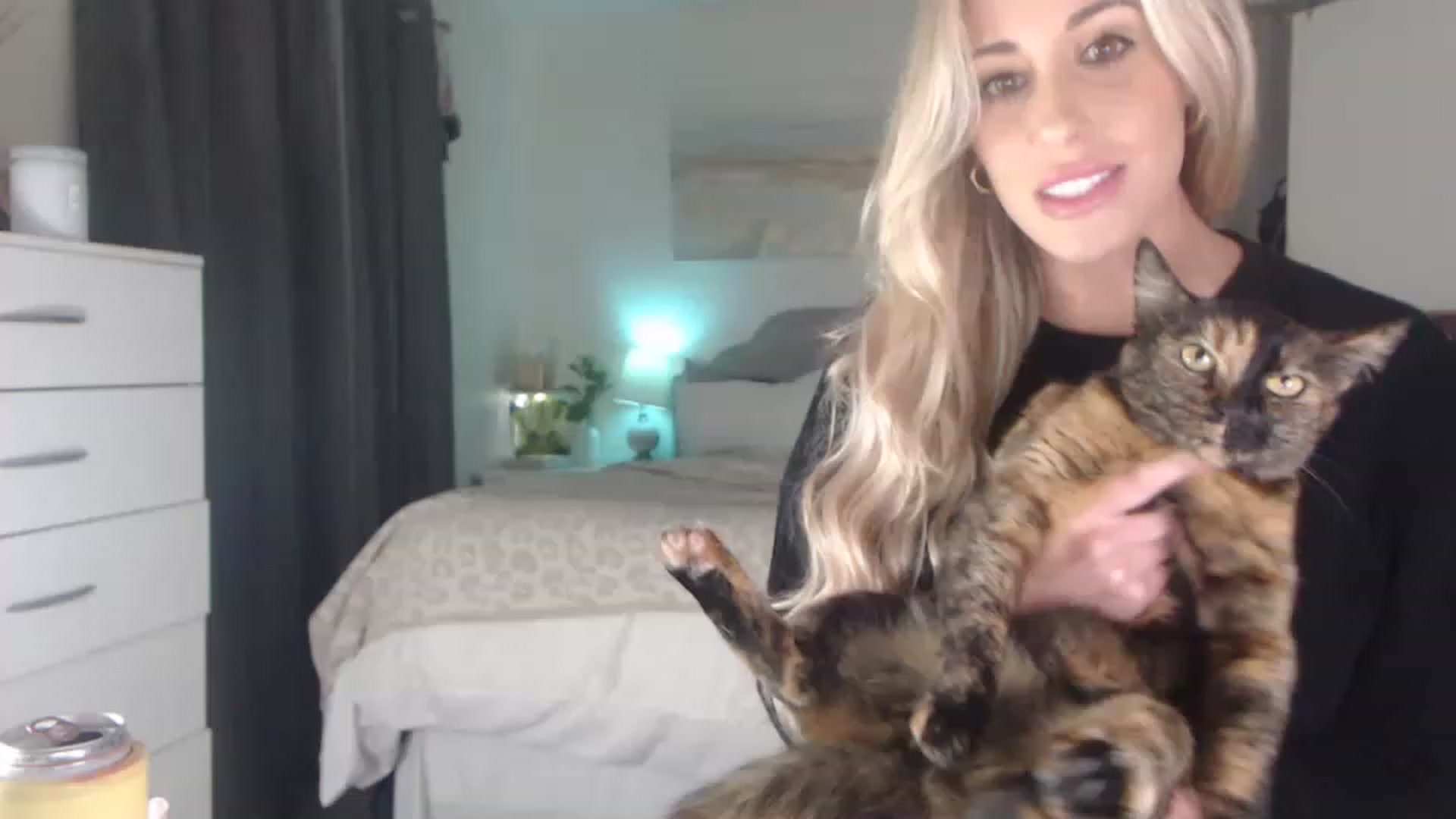 Gallery image thumbnail from Queen_bambii's myfreecams stream on, 01/23/2023, 08:24 image 5 of 20