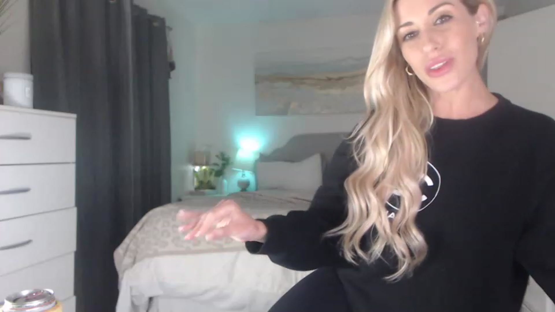 Gallery image thumbnail from Queen_bambii's myfreecams stream on, 01/23/2023, 08:24 image 15 of 20