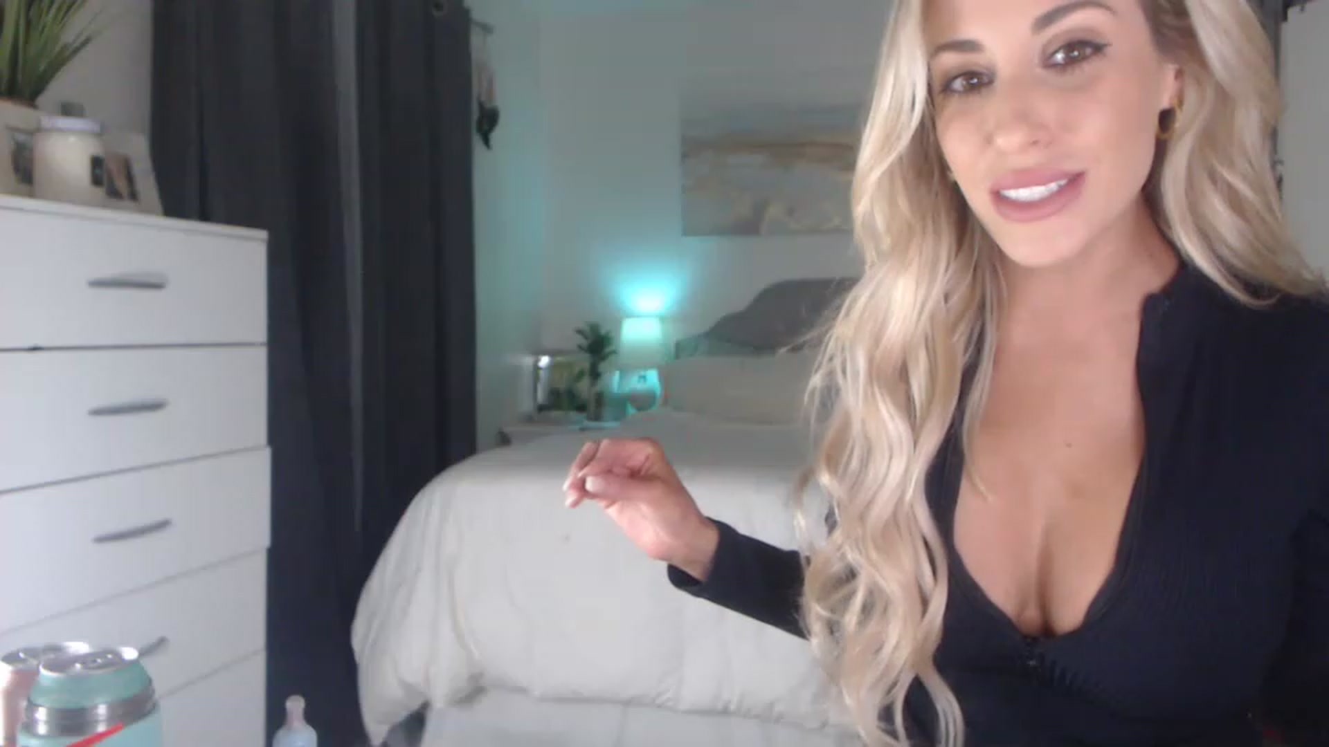 Gallery image thumbnail from Queen_bambii's myfreecams stream on, 02/06/2023, 06:10 image 17 of 20