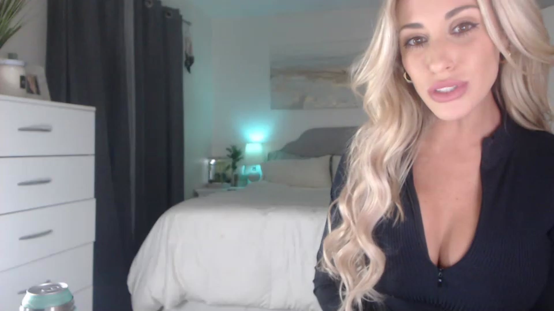 Gallery image thumbnail from Queen_bambii's myfreecams stream on, 02/06/2023, 06:10 image 11 of 20