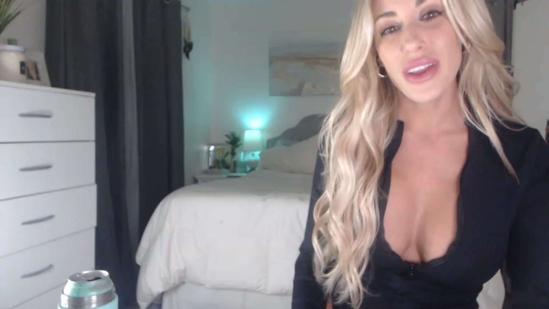 Gallery image thumbnail from Queen_bambii's myfreecams stream on, 02/06/2023, 07:09 image 7 of 20