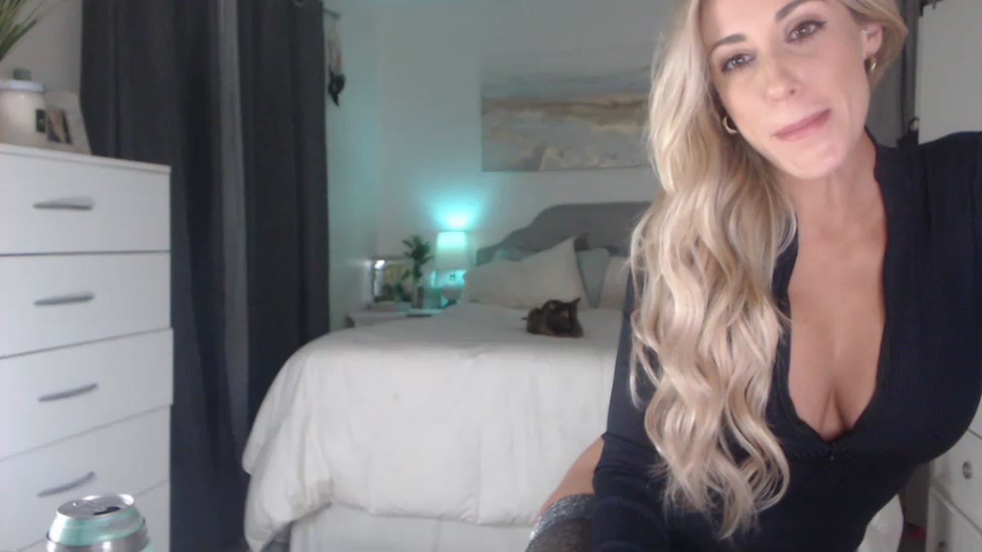 Gallery image thumbnail from Queen_bambii's myfreecams stream on, 02/06/2023, 07:09 image 6 of 20