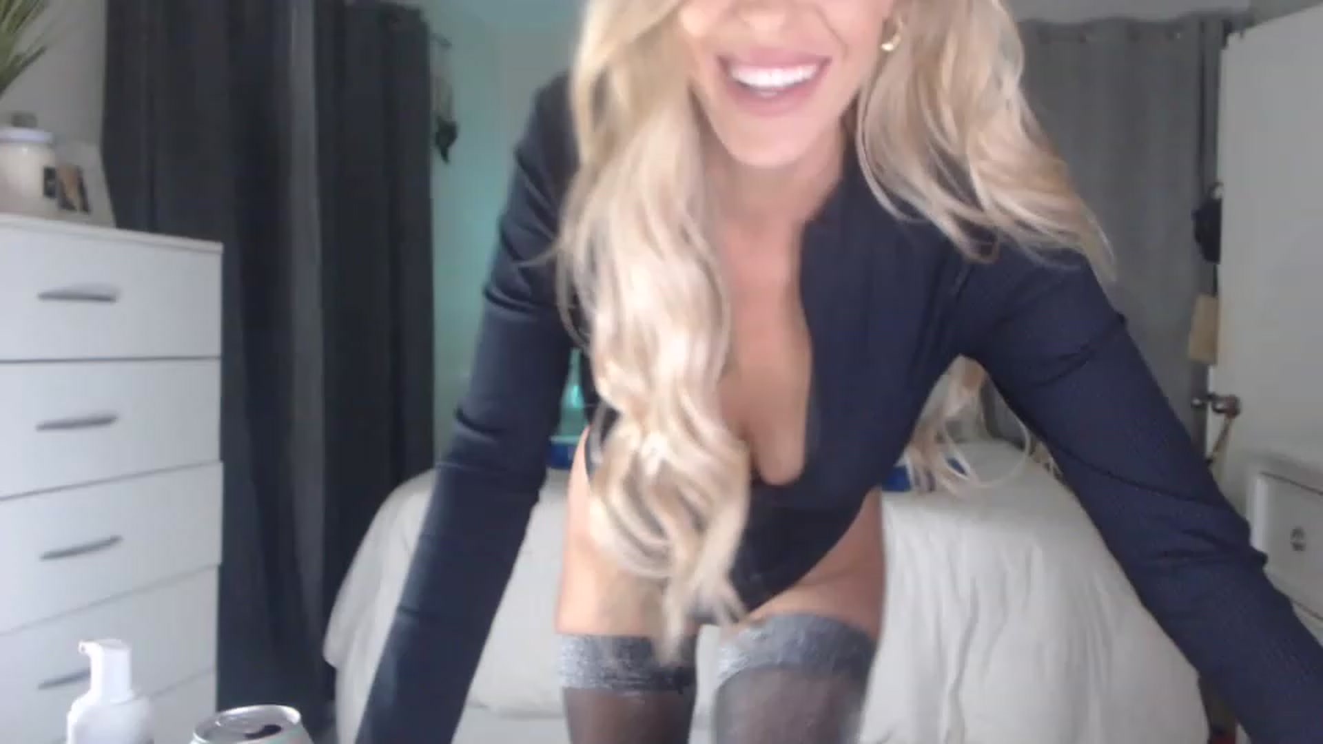 Gallery image thumbnail from Queen_bambii's myfreecams stream on, 02/06/2023, 09:01 image 16 of 20