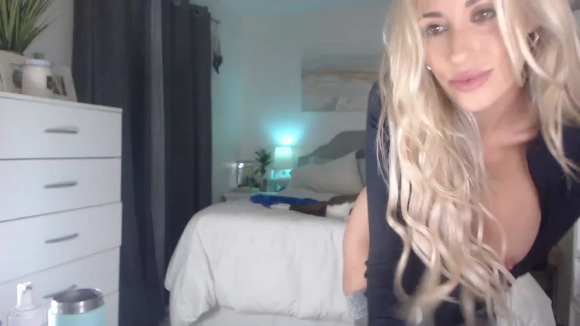 Gallery image thumbnail from Queen_bambii's myfreecams stream on, 02/06/2023, 09:01 image 19 of 20