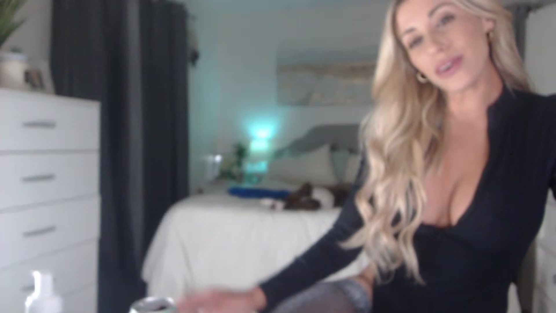 Gallery image thumbnail from Queen_bambii's myfreecams stream on, 02/06/2023, 09:01 image 17 of 20