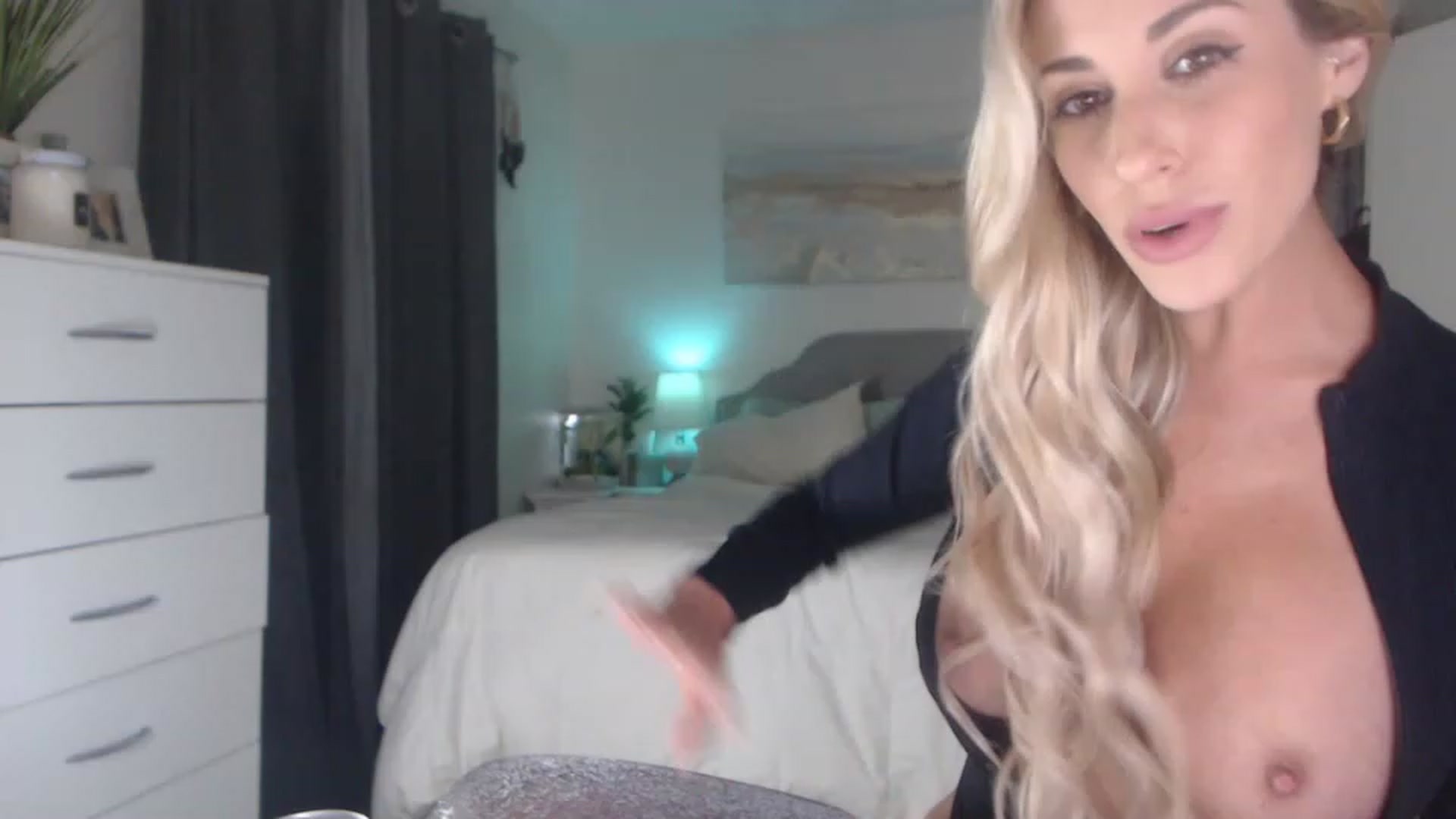 Gallery image thumbnail from Queen_bambii's myfreecams stream on, 02/06/2023, 09:01 image 6 of 20