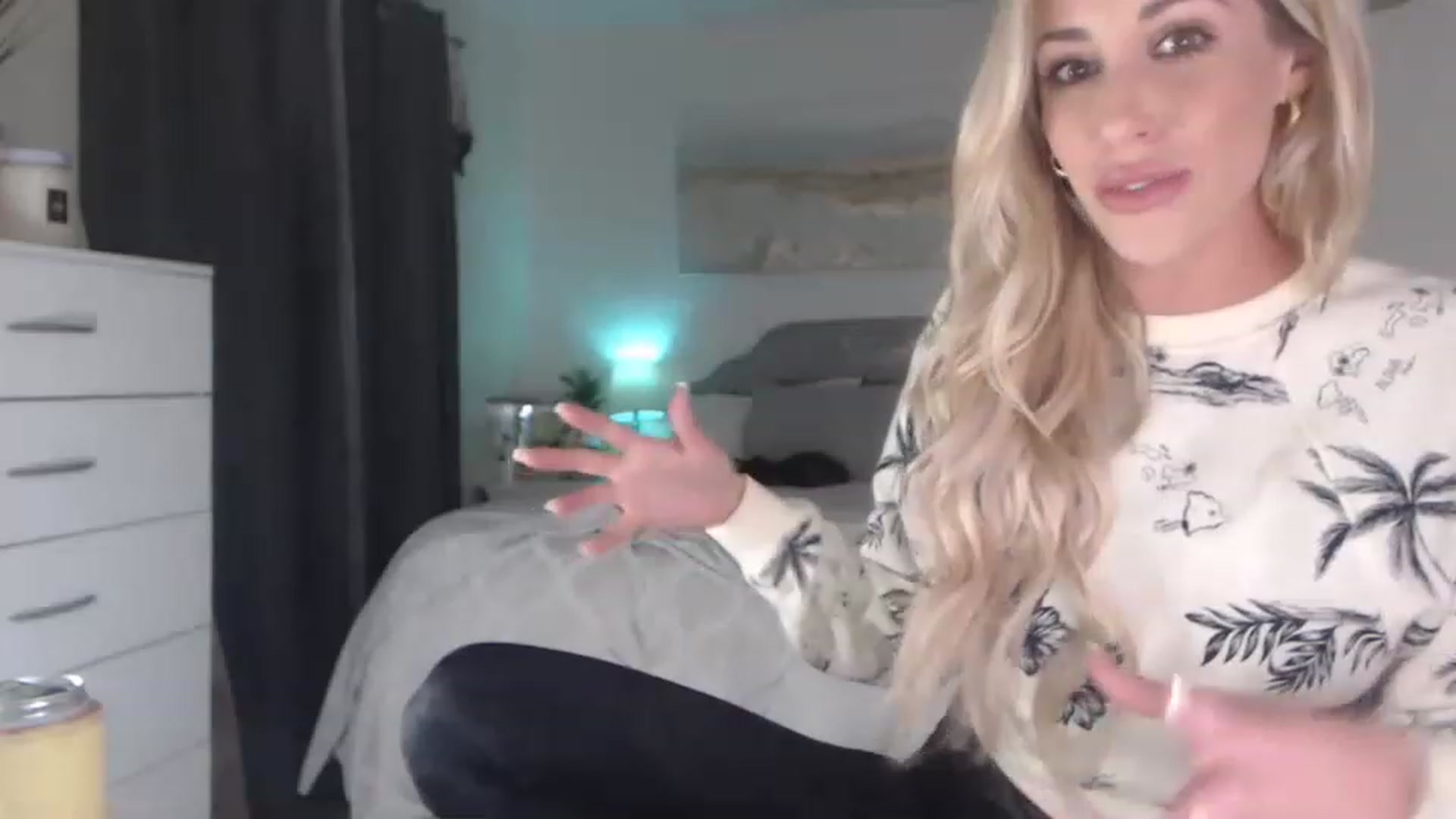 Gallery image thumbnail from Queen_bambii's myfreecams stream on, 02/09/2023, 07:43 image 8 of 20