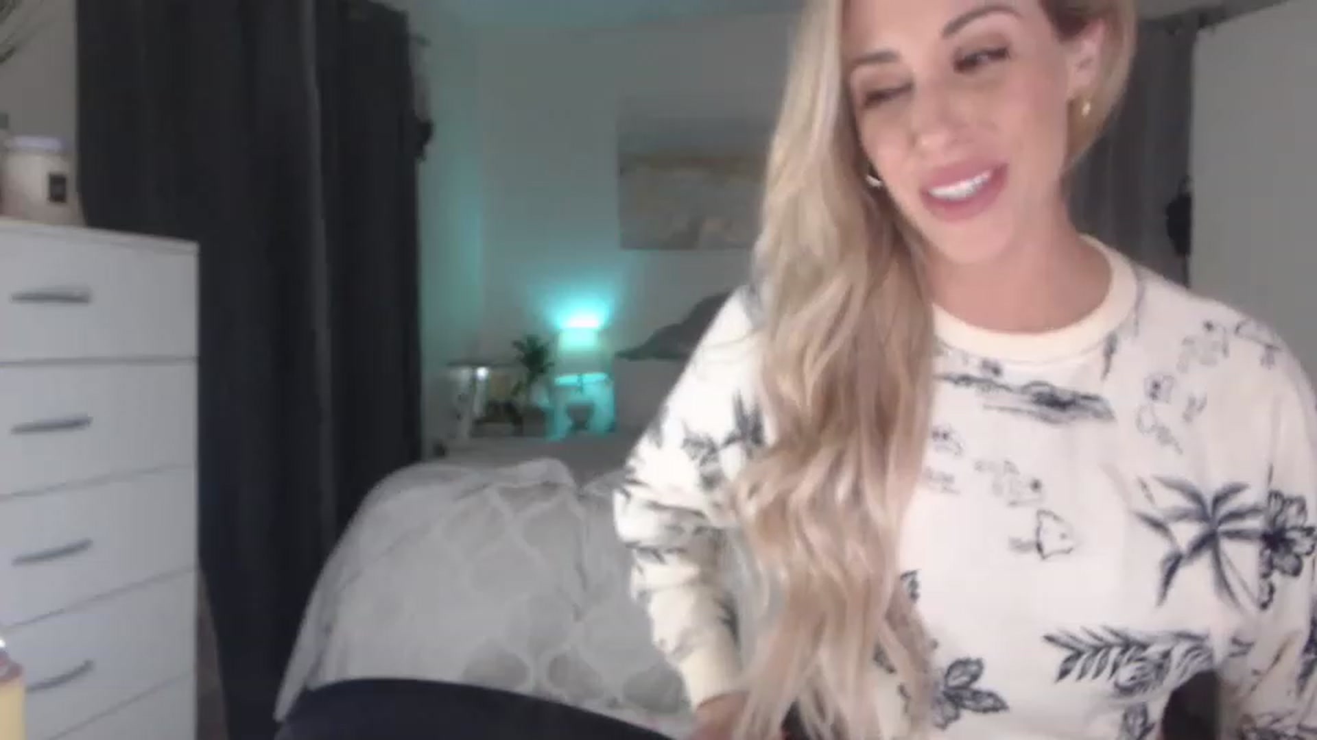 Gallery image thumbnail from Queen_bambii's myfreecams stream on, 02/09/2023, 07:43 image 13 of 20
