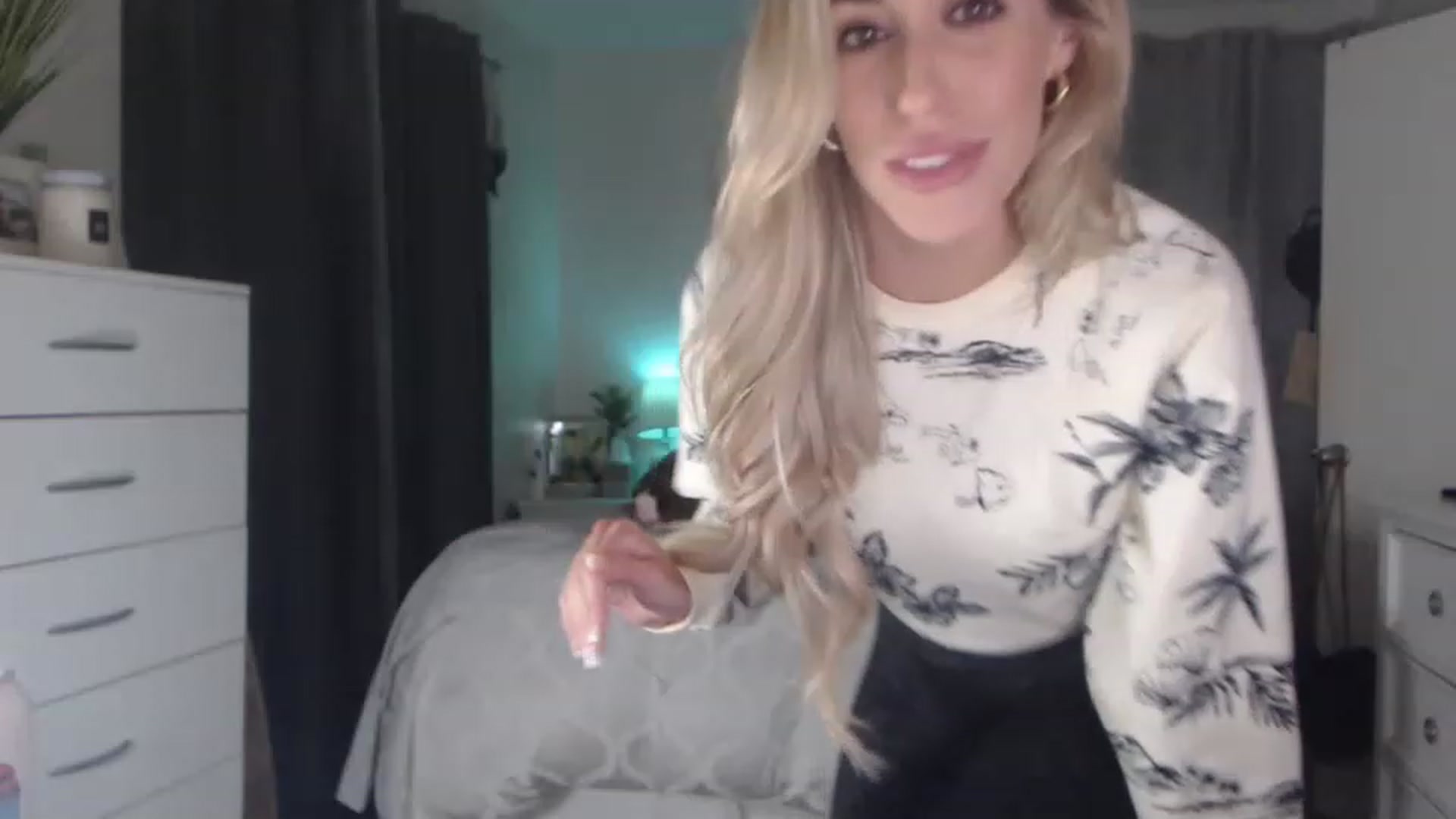 Gallery image thumbnail from Queen_bambii's myfreecams stream on, 02/09/2023, 08:47 image 16 of 20