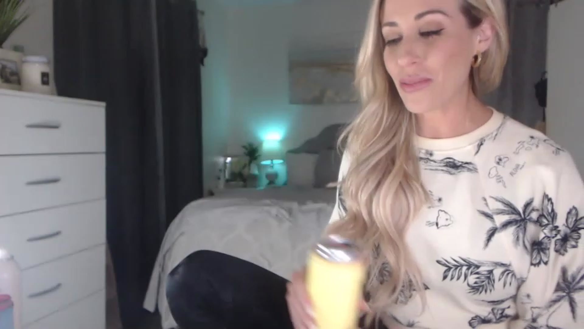 Gallery image thumbnail from Queen_bambii's myfreecams stream on, 02/09/2023, 08:47 image 8 of 20