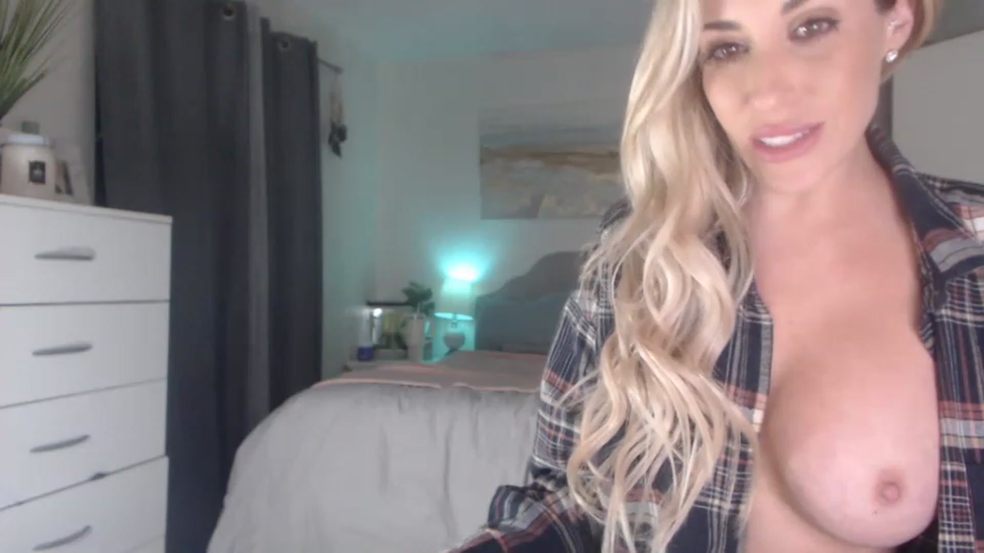 Gallery image thumbnail from Queen_bambii's myfreecams stream on, 02/11/2023, 09:38 image 18 of 20