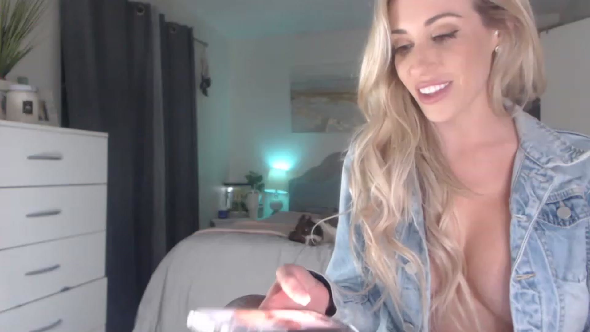 Gallery image thumbnail from Queen_bambii's myfreecams stream on, 02/11/2023, 09:38 image 7 of 20