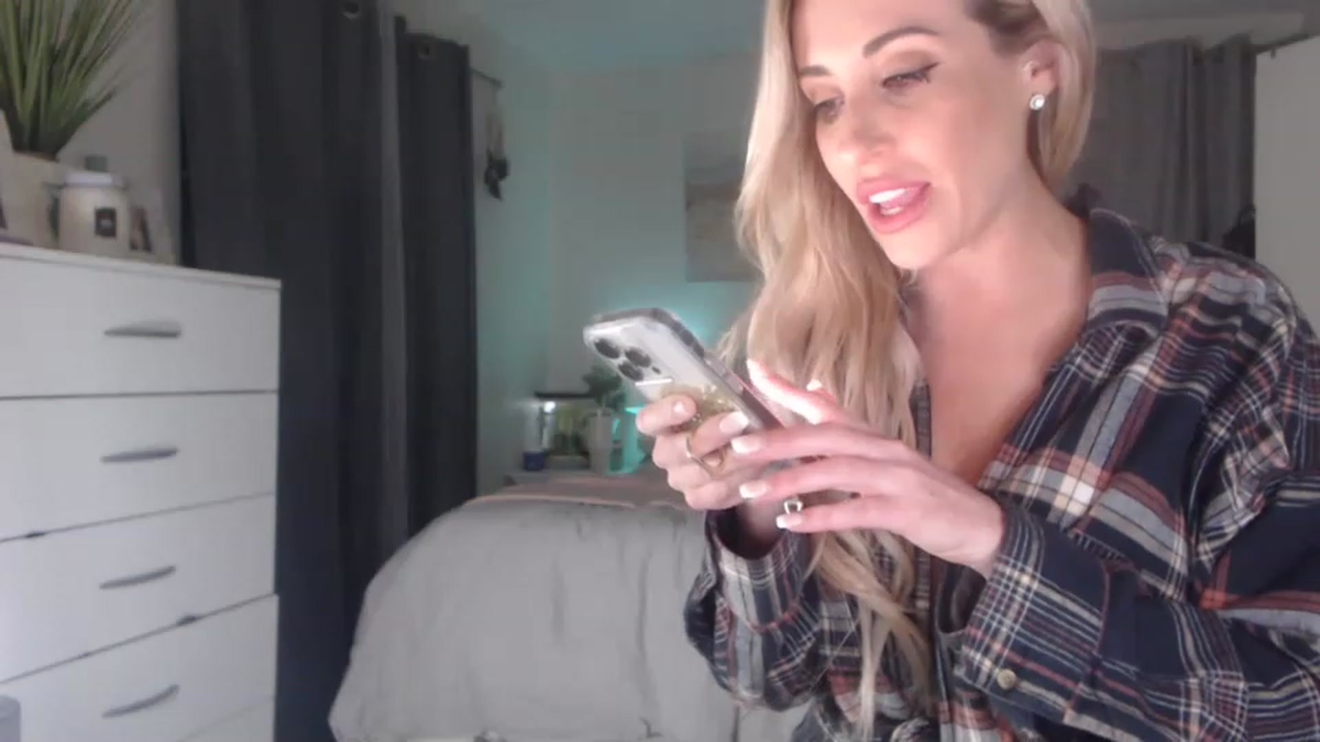 Gallery image thumbnail from Queen_bambii's myfreecams stream on, 02/11/2023, 09:38 image 19 of 20