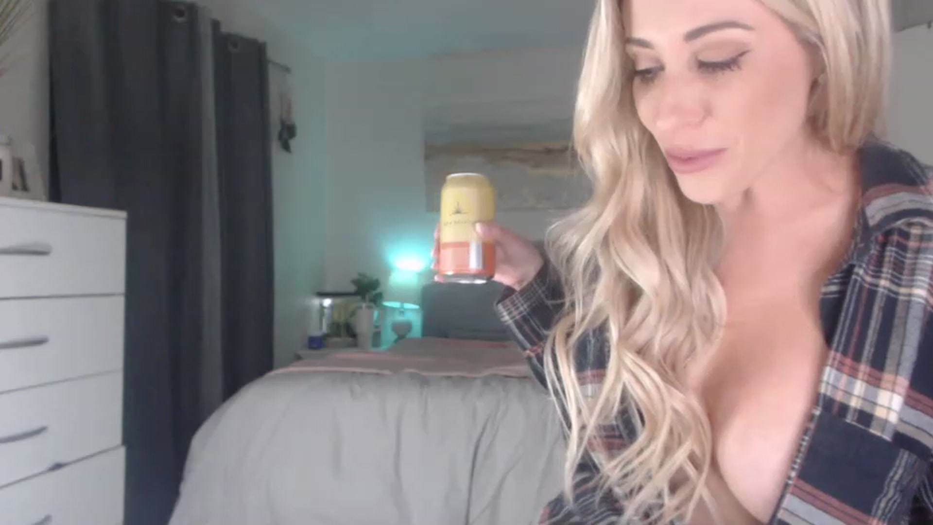 Gallery image thumbnail from Queen_bambii's myfreecams stream on, 02/11/2023, 09:38 image 13 of 20