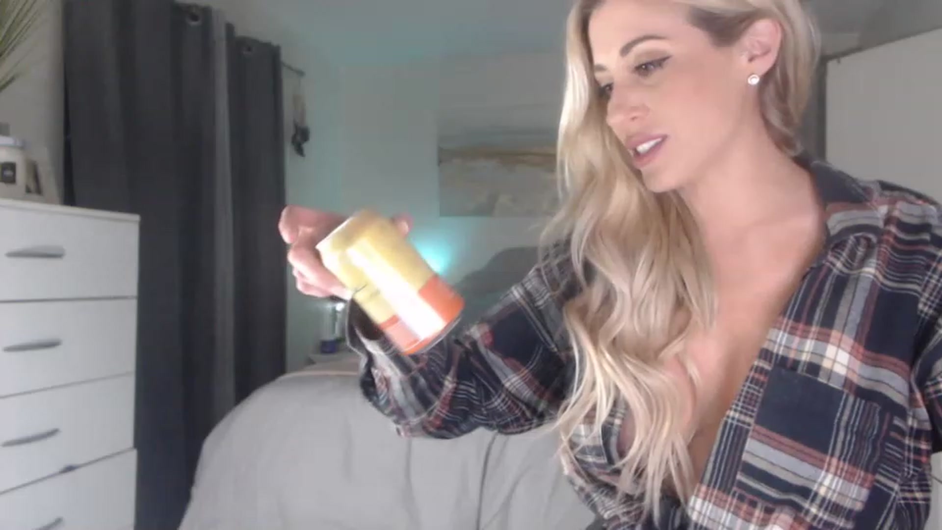 Gallery image thumbnail from Queen_bambii's myfreecams stream on, 02/11/2023, 09:38 image 16 of 20