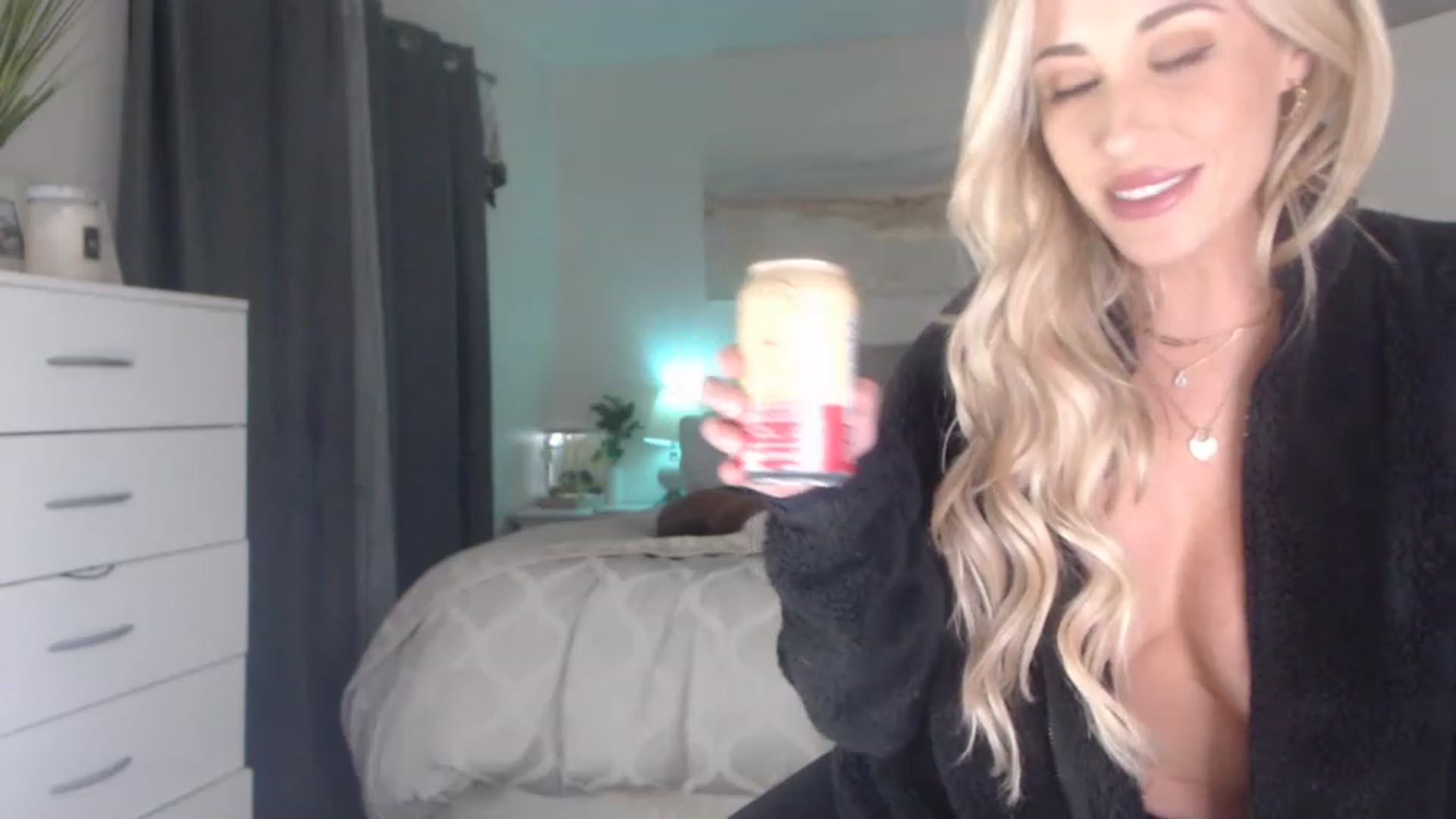 Gallery image thumbnail from Queen_bambii's myfreecams stream on, 02/17/2023, 10:46 image 13 of 20