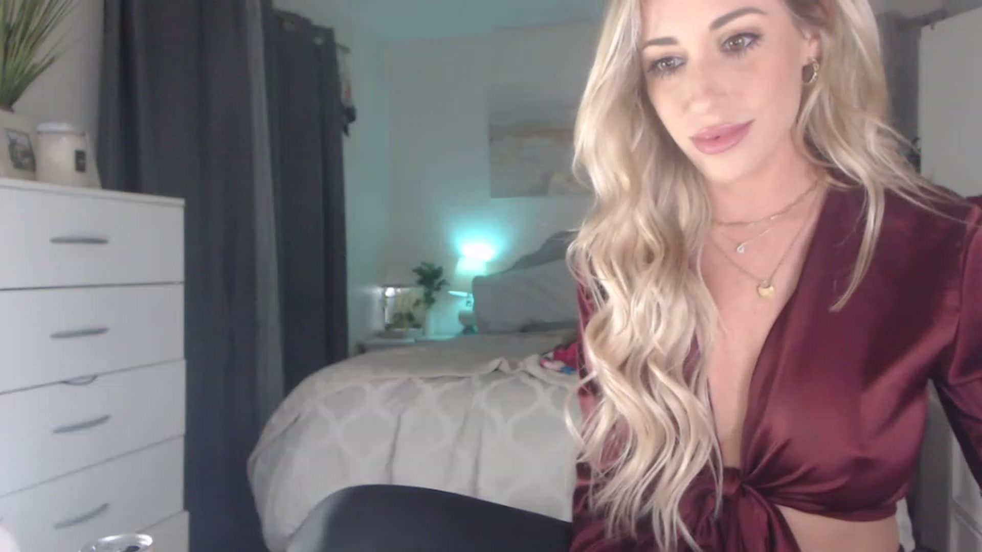 Gallery image thumbnail from Queen_bambii's myfreecams stream on, 02/17/2023, 10:46 image 6 of 20