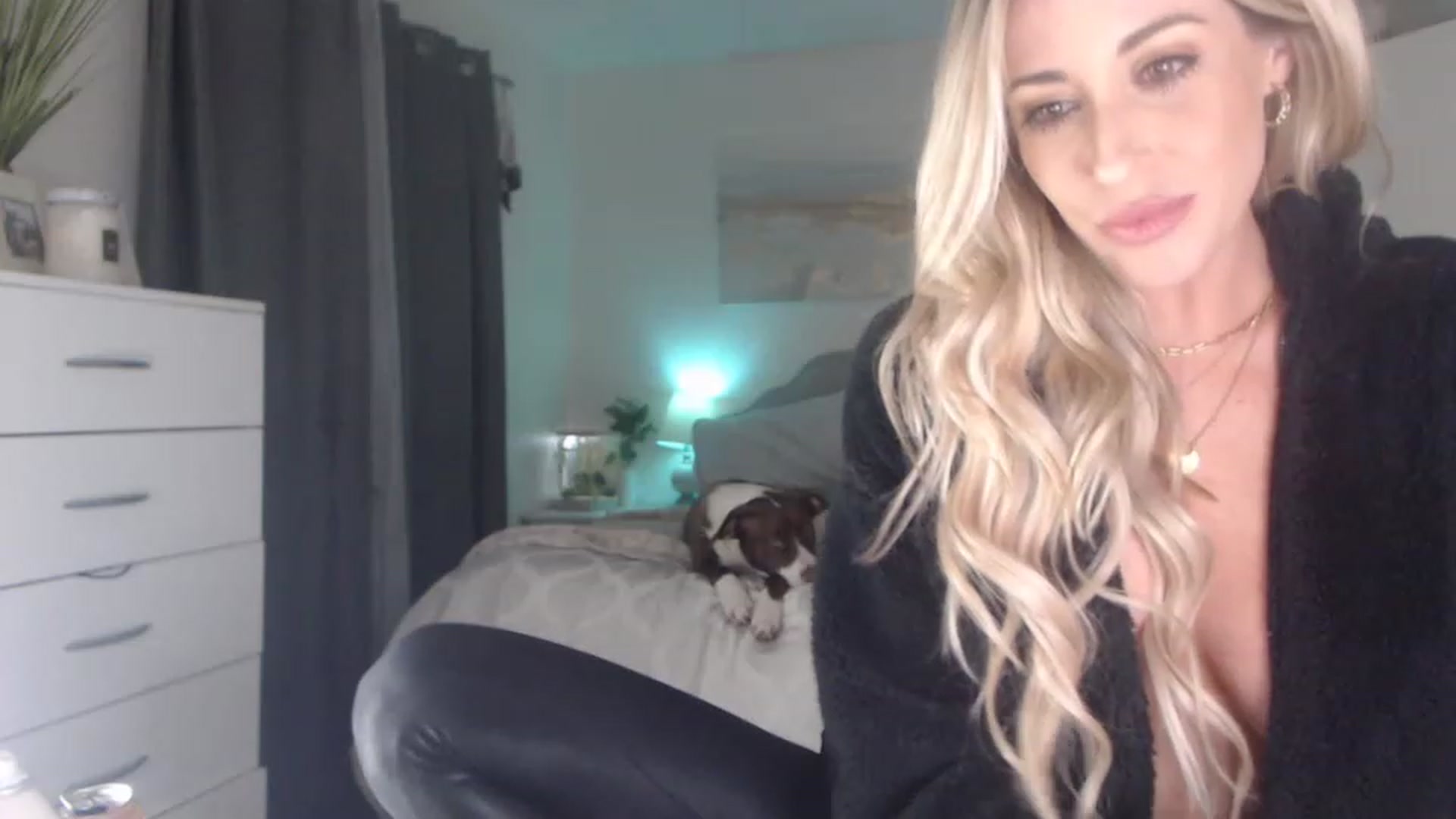 Gallery image thumbnail from Queen_bambii's myfreecams stream on, 02/17/2023, 10:46 image 18 of 20