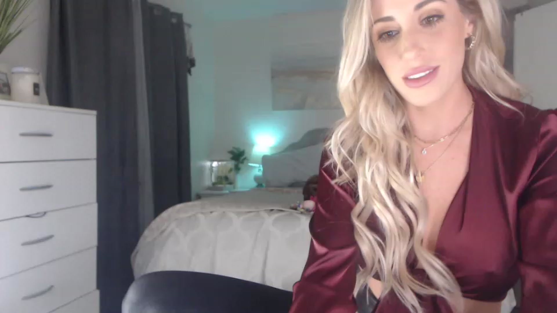Gallery image thumbnail from Queen_bambii's myfreecams stream on, 02/17/2023, 10:46 image 1 of 20