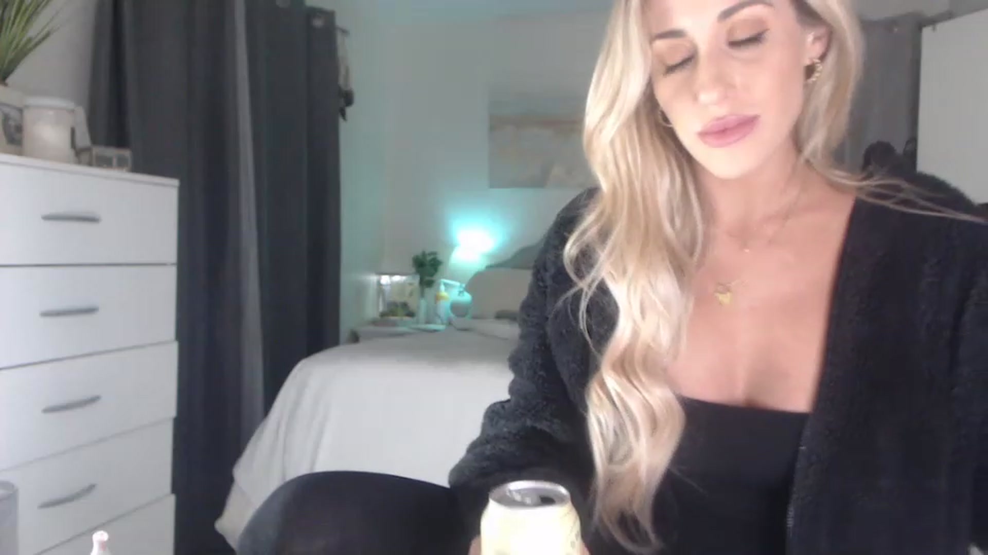 Gallery image thumbnail from Queen_bambii's myfreecams stream on, 02/24/2023, 09:25 image 18 of 20