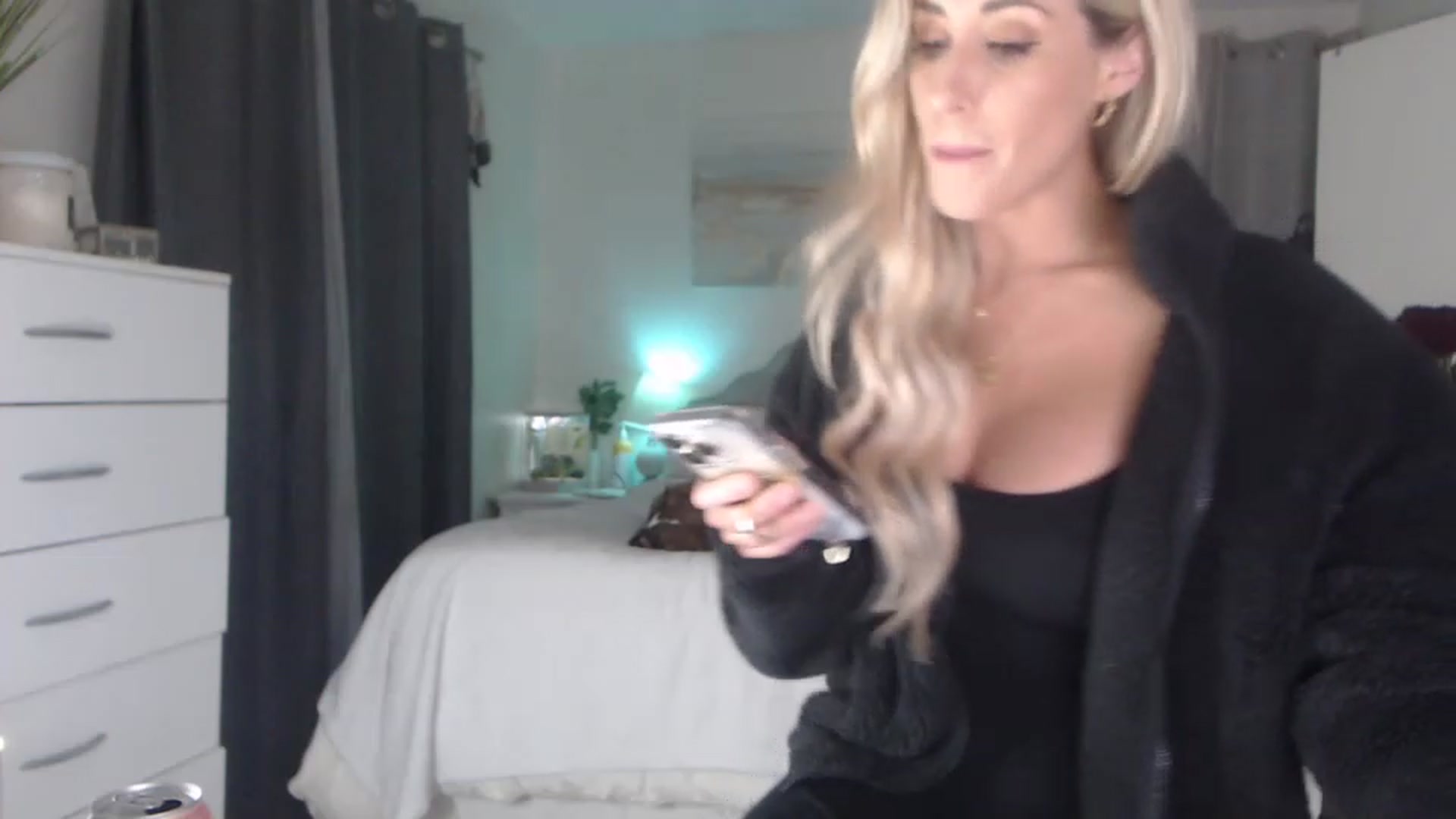 Gallery image thumbnail from Queen_bambii's myfreecams stream on, 02/24/2023, 09:25 image 4 of 20