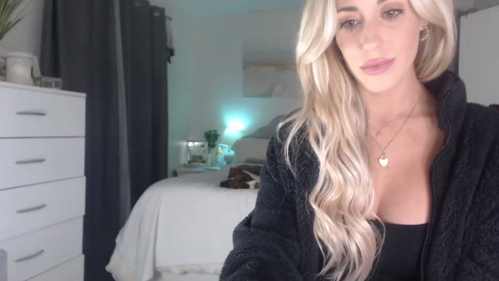 Gallery image thumbnail from Queen_bambii's myfreecams stream on, 02/24/2023, 09:25 image 5 of 20