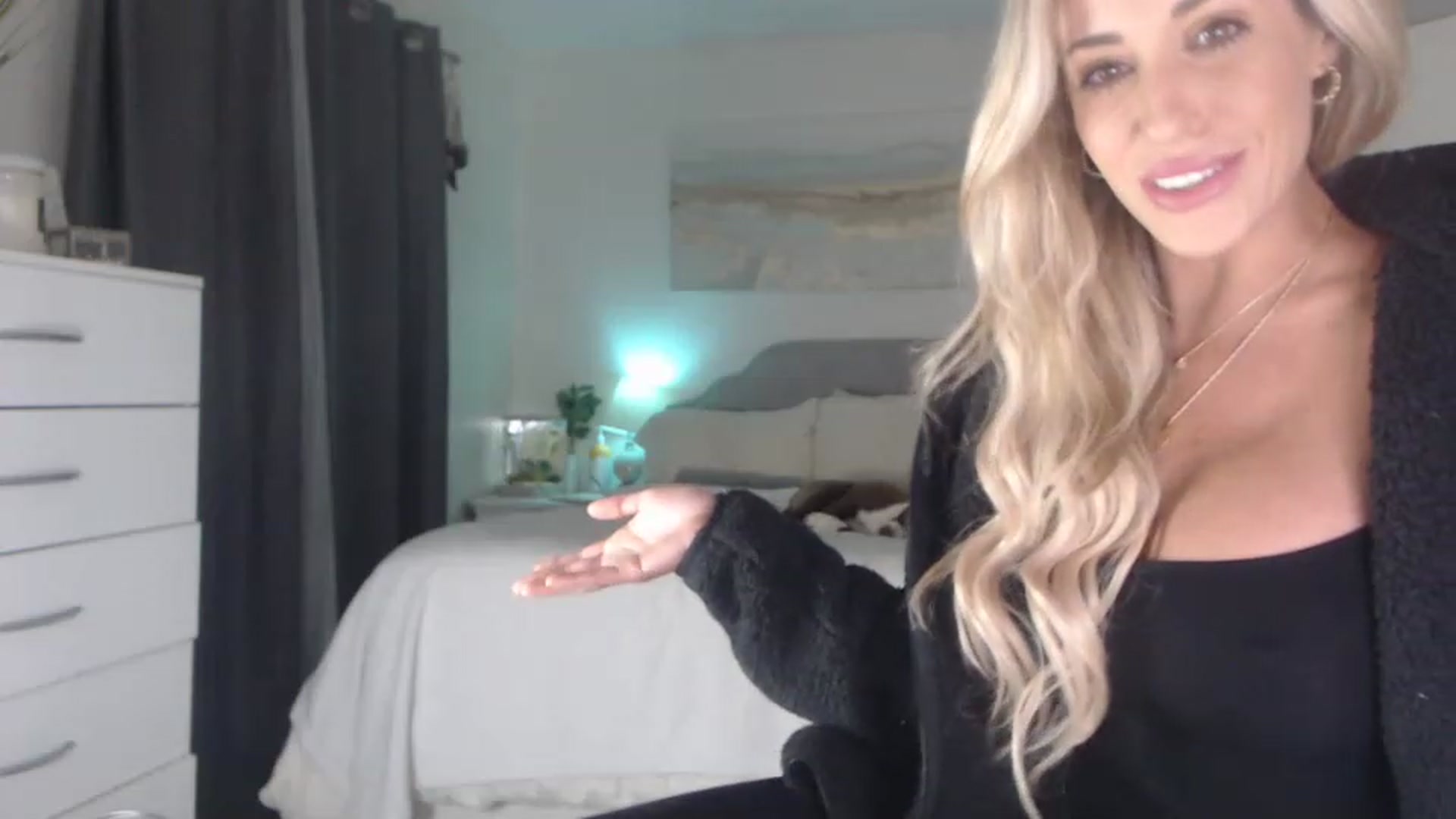 Gallery image thumbnail from Queen_bambii's myfreecams stream on, 02/24/2023, 09:25 image 8 of 20