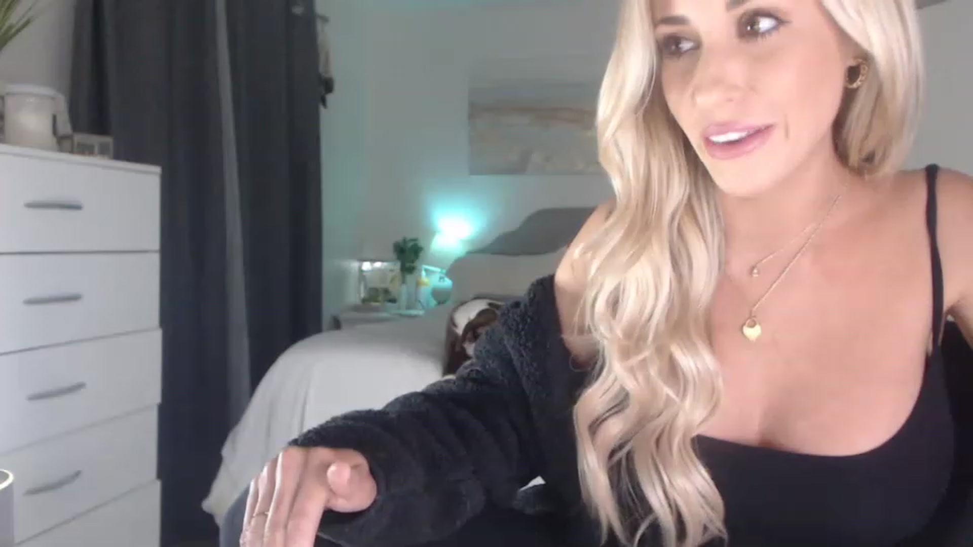 Gallery image thumbnail from Queen_bambii's myfreecams stream on, 02/24/2023, 09:25 image 2 of 20