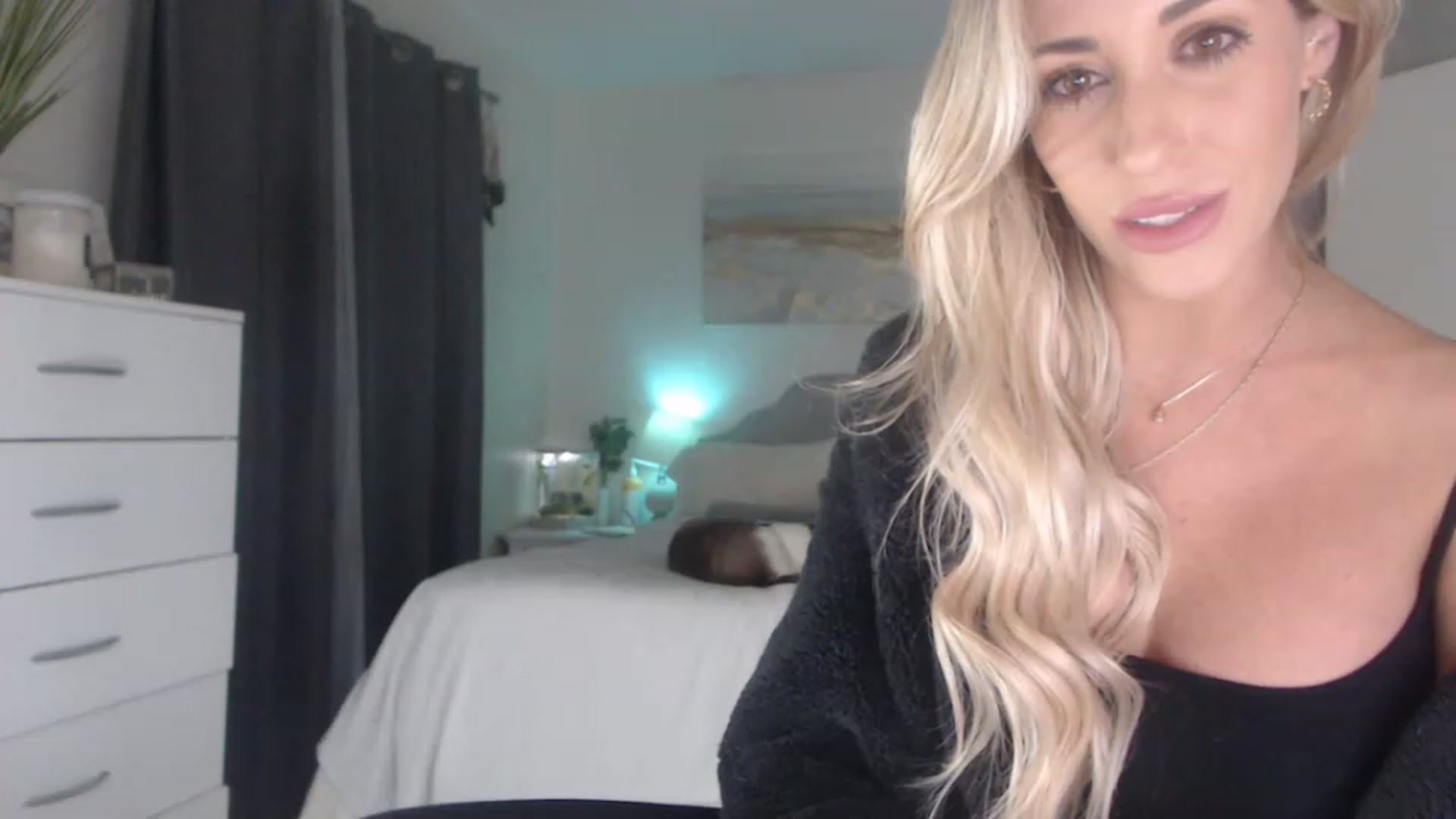 Gallery image thumbnail from Queen_bambii's myfreecams stream on, 02/24/2023, 09:25 image 14 of 20